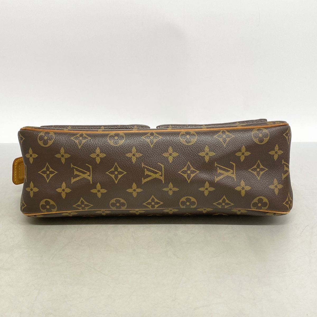 Louis Vuitton Shoulder Bag Monogram Viva-Cite GM Brown — view 3
