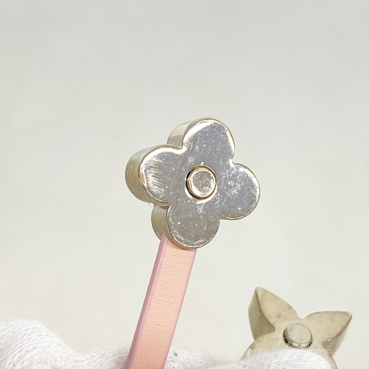 Louis Vuitton Key Holder Charm Porte Cles Berry Pink Silver — view 4