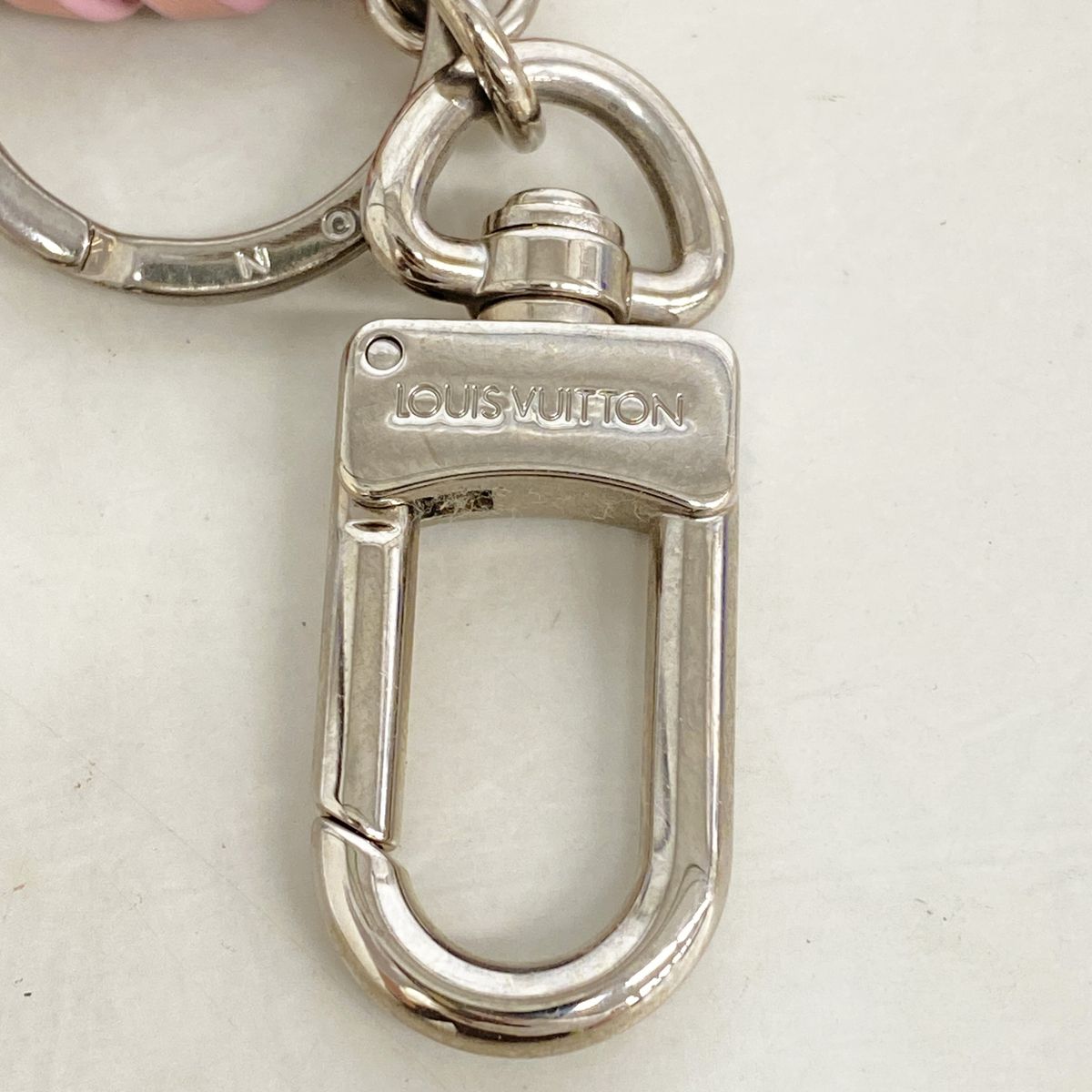 Louis Vuitton Key Holder Charm Porte Cles Berry Pink Silver — view 2
