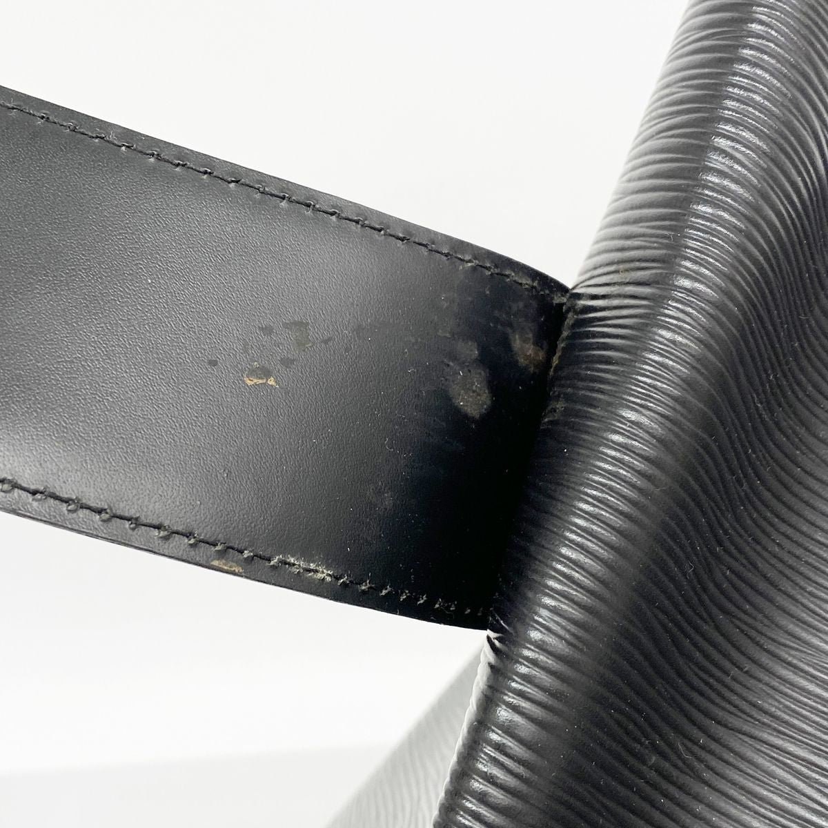 Louis Vuitton Shoulder Bag Epi Sac D'epaule GM Noir — view 7