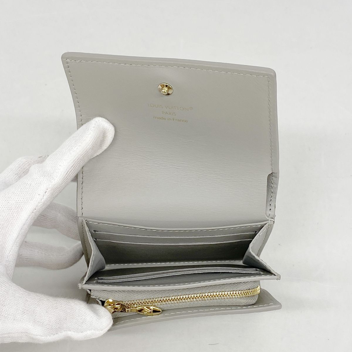 Louis Vuitton Wallet Portefeuille Capucines Tiny Flint Gray — view 3