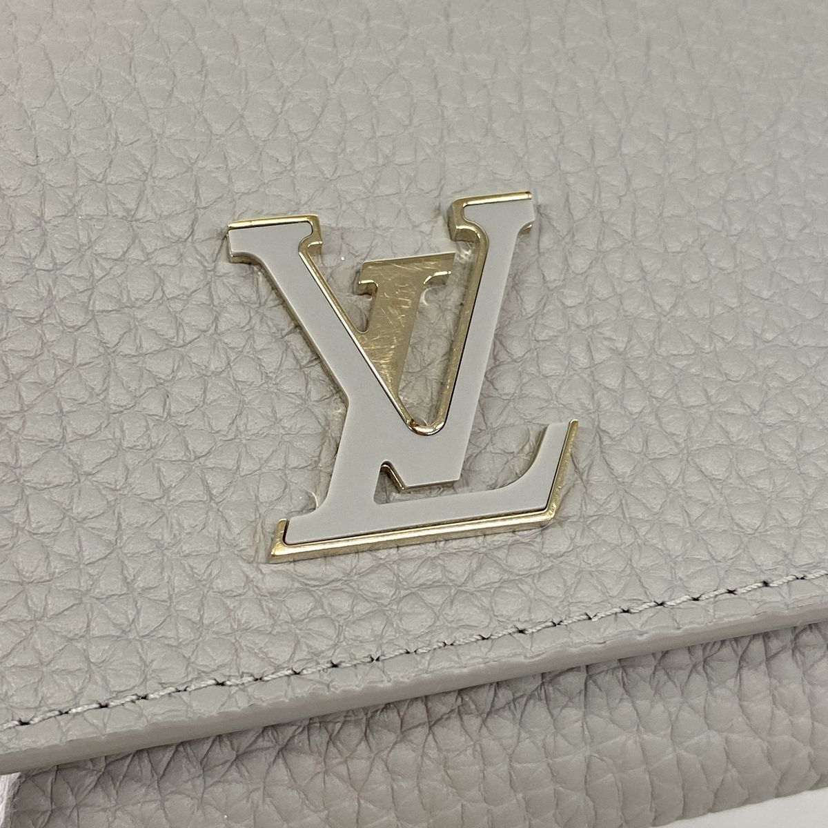 Louis Vuitton Wallet Portefeuille Capucines Tiny Flint Gray — view 7