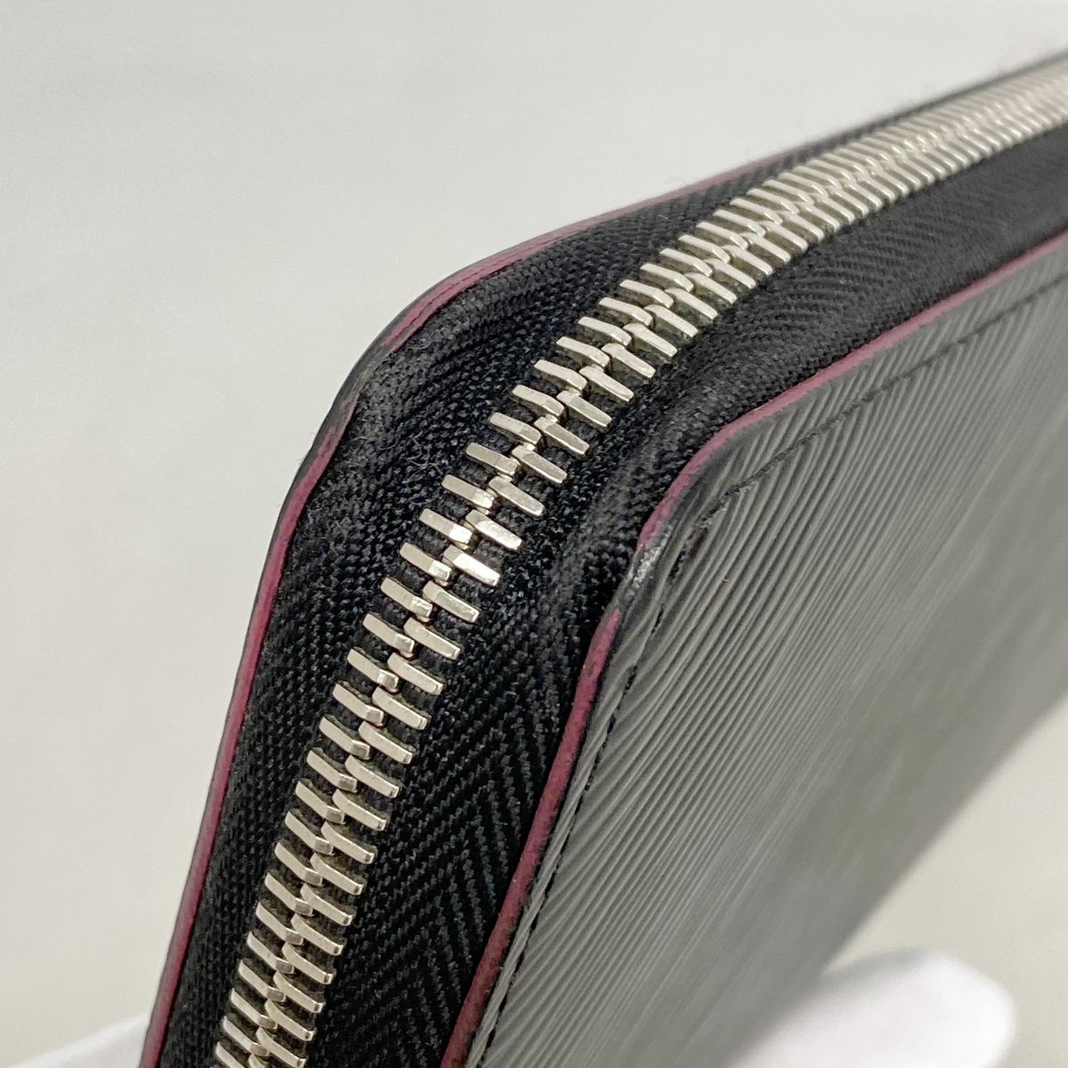 Louis Vuitton Wallet Epi Zippy Noir Hot Pink — view 6