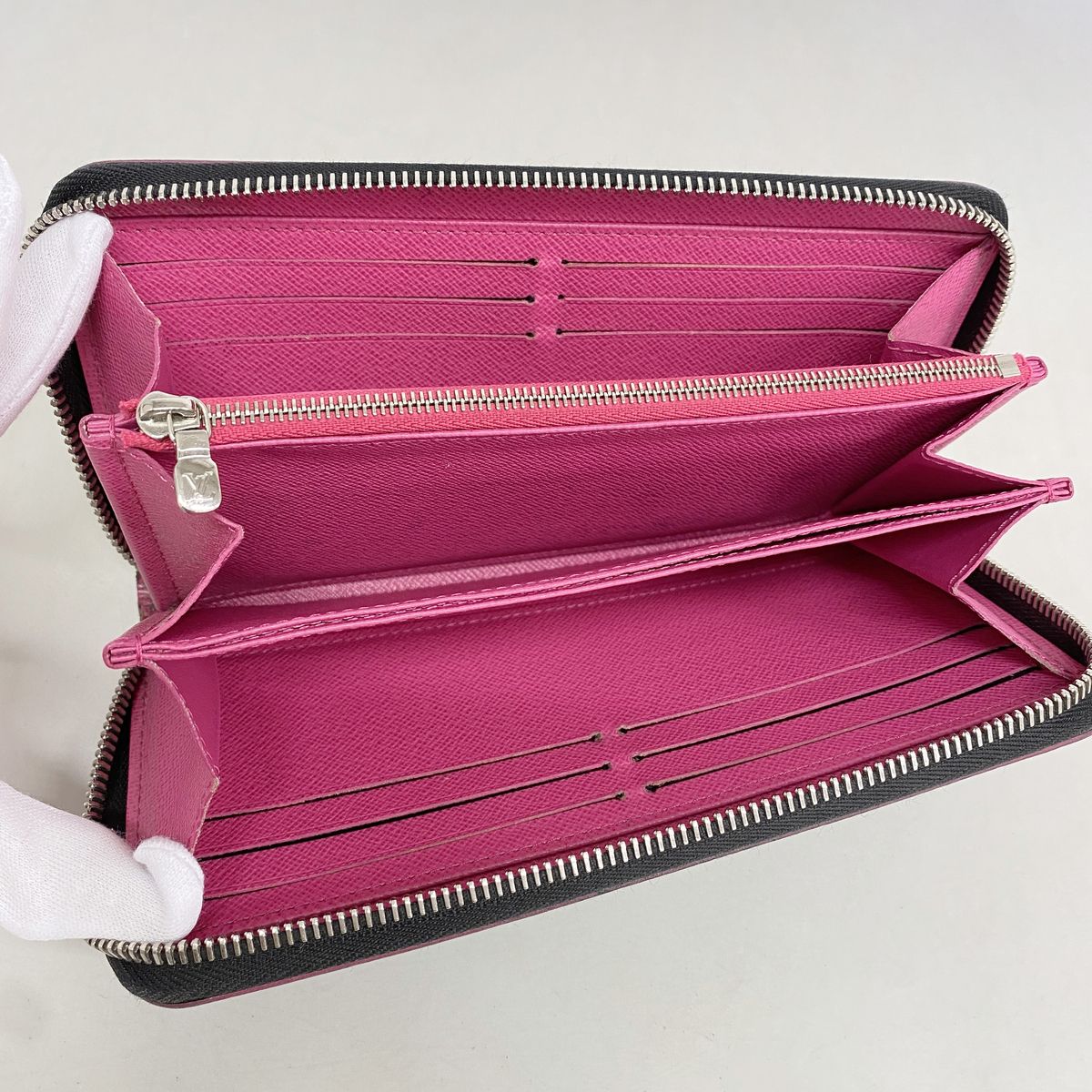Louis Vuitton Wallet Epi Zippy Noir Hot Pink — view 3