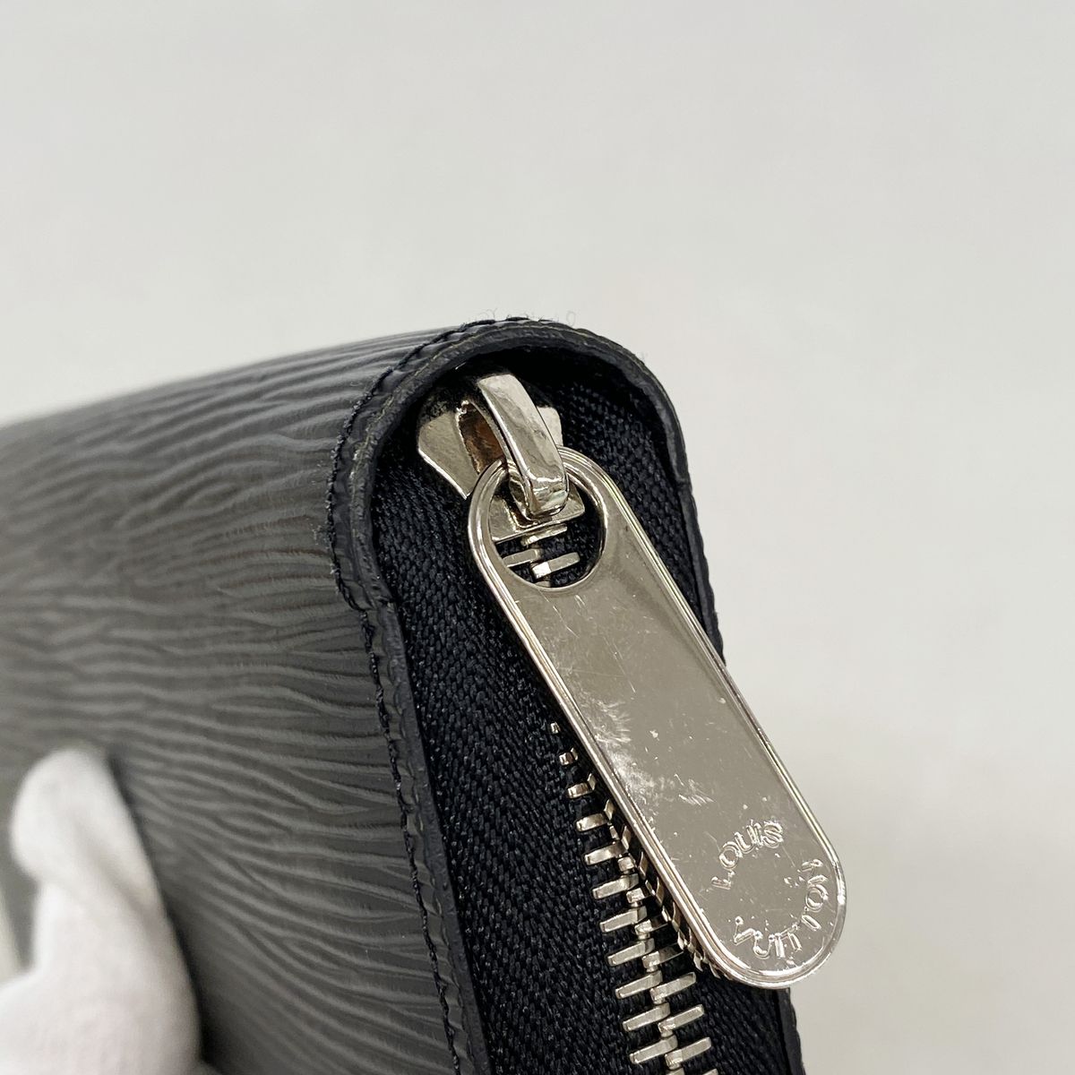 Louis Vuitton Wallet Epi Zippy Noir — view 8