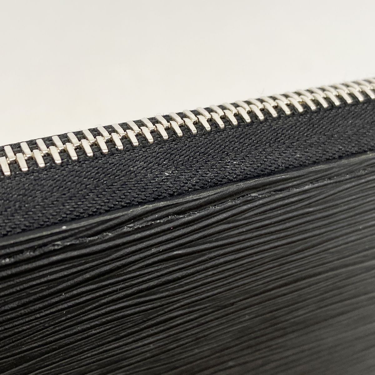 Louis Vuitton Wallet Epi Zippy Noir — view 7