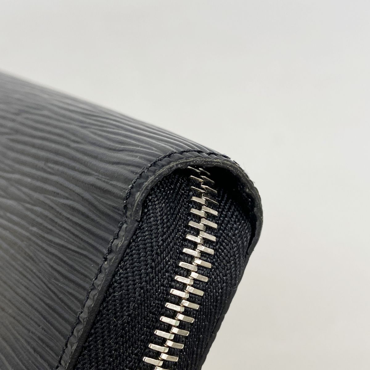 Louis Vuitton Wallet Epi Zippy Noir — view 6