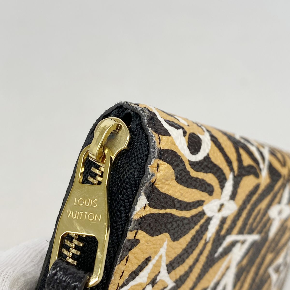 Louis Vuitton Coin Purse Monogram Jungle Zippy Black Brown — view 5