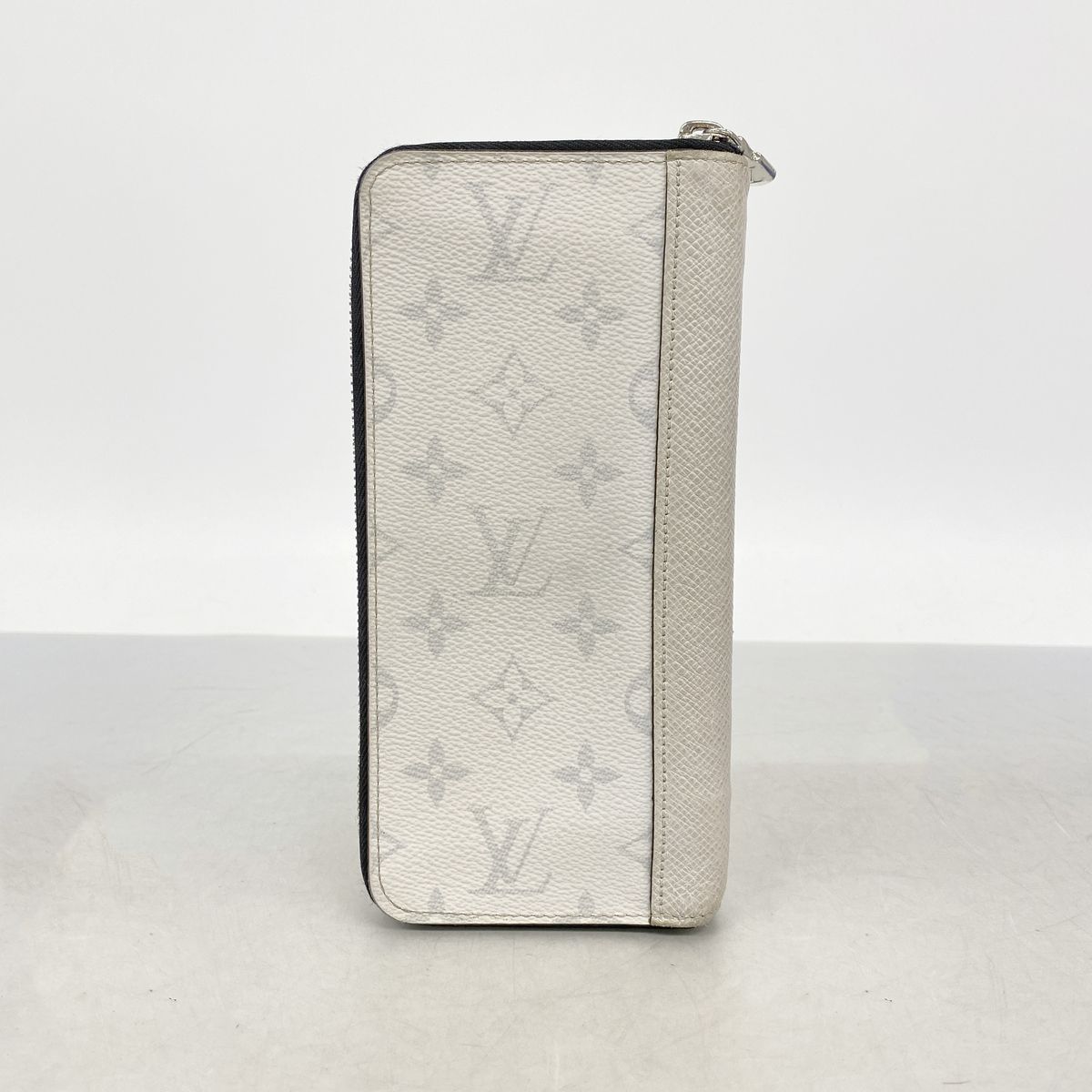 Louis Vuitton Wallet Taigarama Zippy Vertical Antarctica — view 8