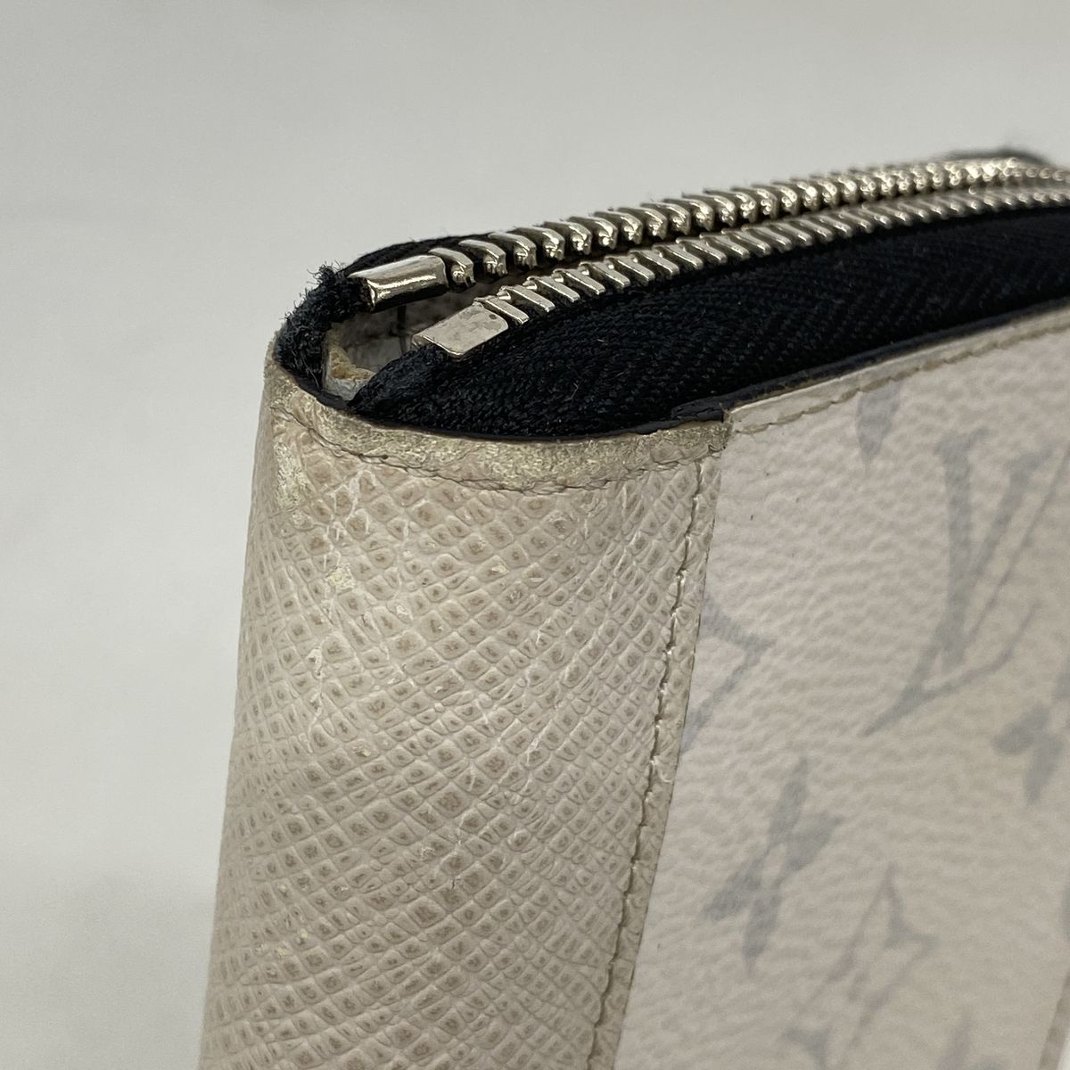 Louis Vuitton Wallet Taigarama Zippy Vertical Antarctica — view 5