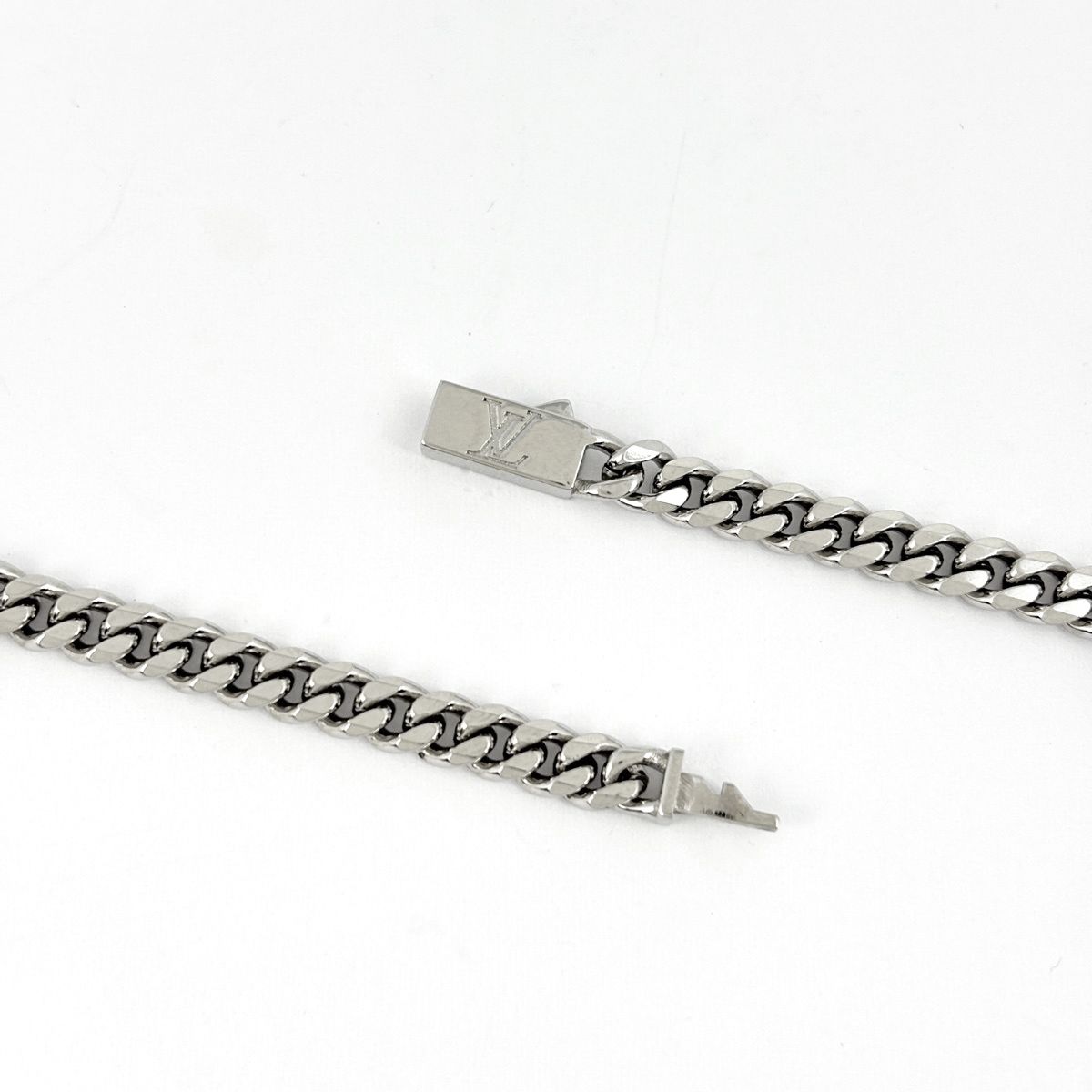 Louis Vuitton Necklace Monogram Low Flower Metal Silver — view 3