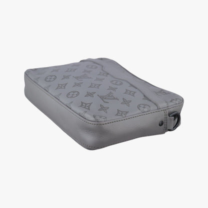 Louis Vuitton Trio Messenger Gri Monogram Shadow — view 4