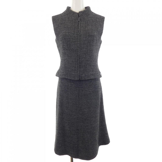 Chanel Vintage 00A Suit Gray