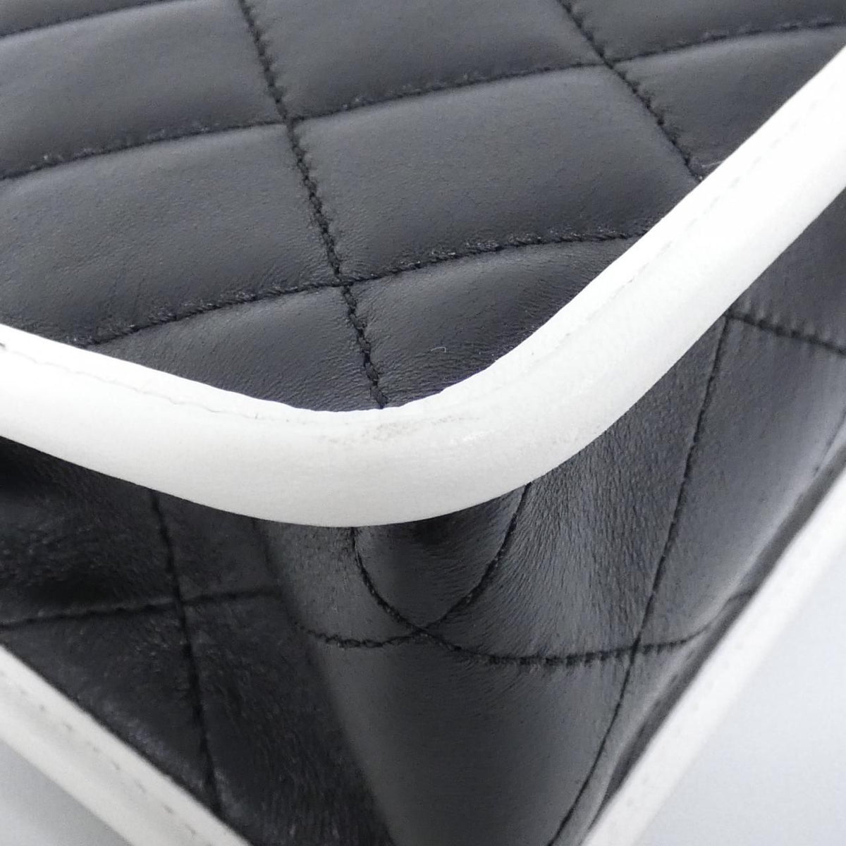 Chanel Bag Handbag Black — view 3