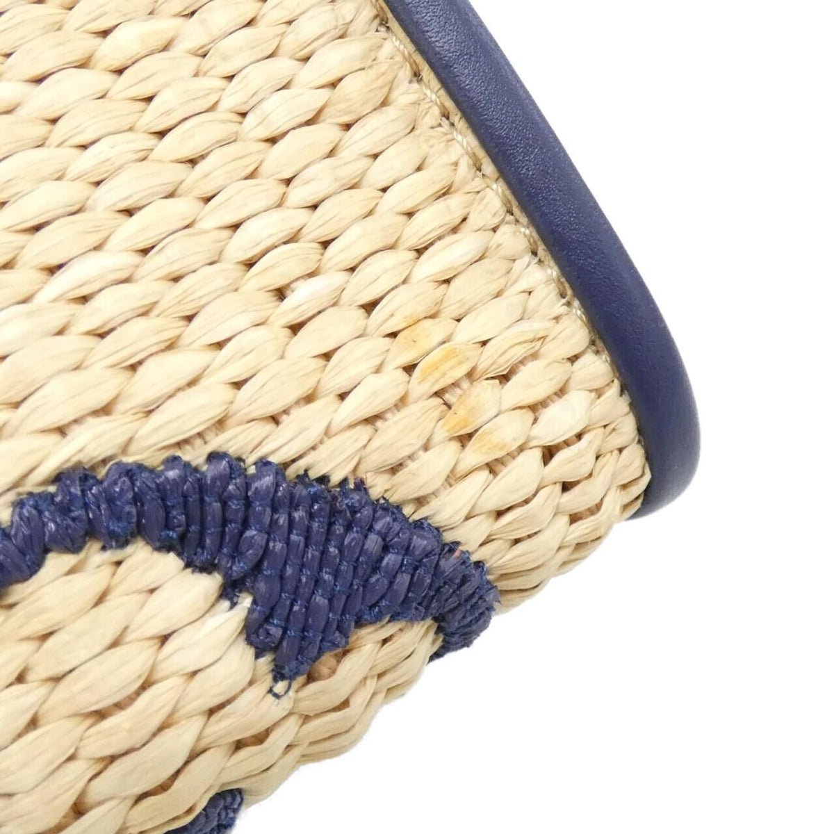 Louis Vuitton Monogram Raffia On The Go MM Bag — view 3
