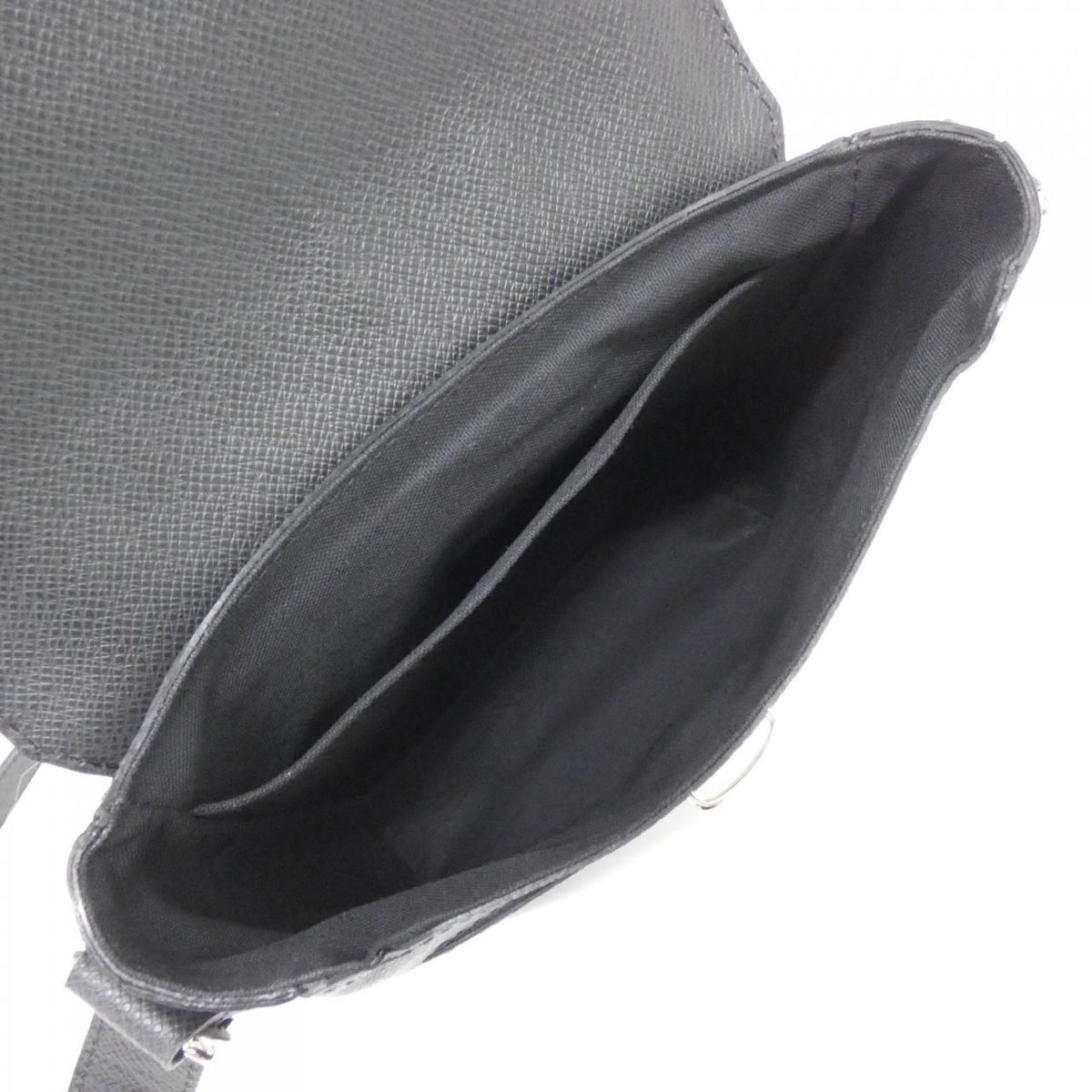 Louis Vuitton Vintage Taiga Luca Shoulder Bag — view 7