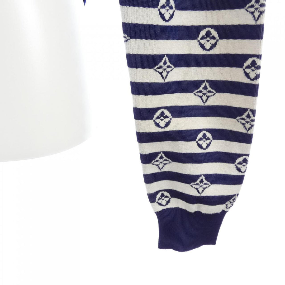 Louis Vuitton Escale Logo Border Ensemble — view 7
