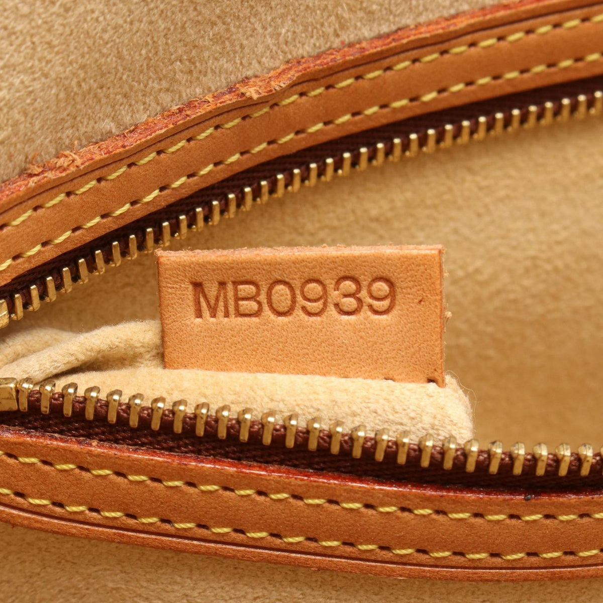 Louis Vuitton Shoulder Bag Babylon Monogram Leather — view 5