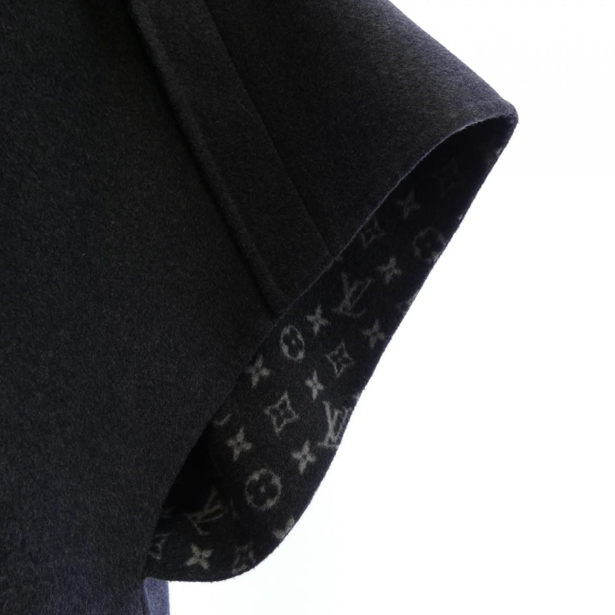 Louis Vuitton Cape Gray — view 6