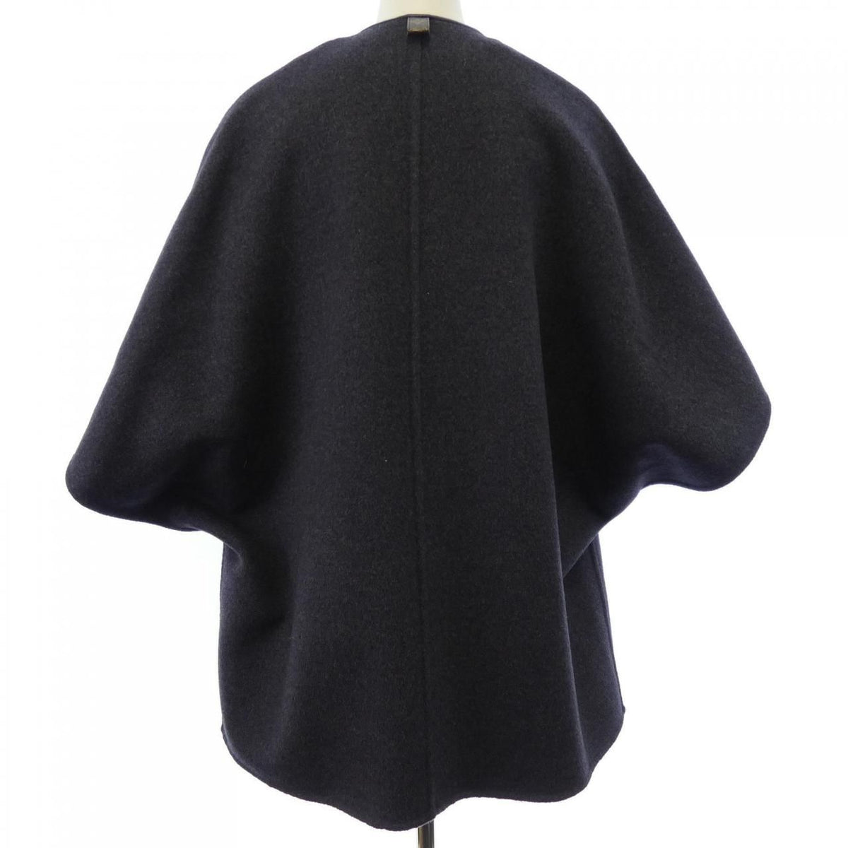 Louis Vuitton Cape Gray — view 2