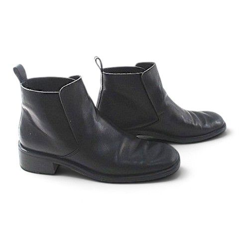 Gucci Short Boots Slit Black Leather — view 3