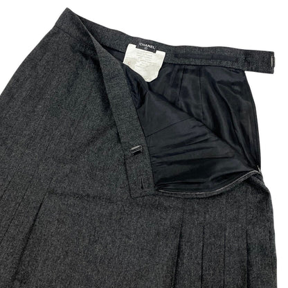 Chanel 90S CC Logo Button Pleated Skirt Gray Wool 40 — view 4