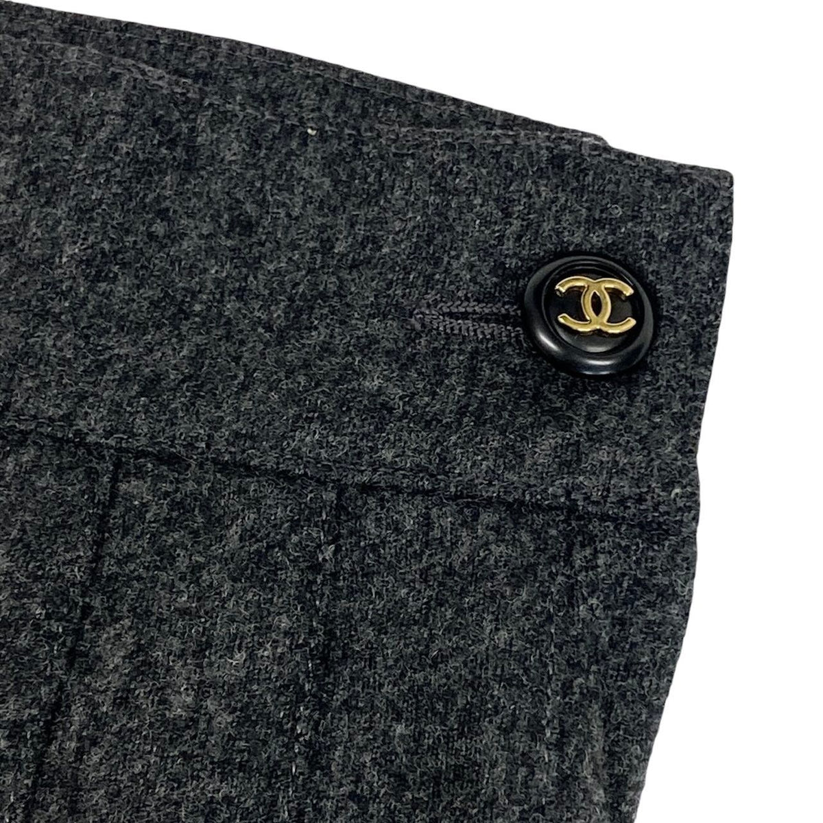 Chanel 90S CC Logo Button Pleated Skirt Gray Wool 40 — view 7