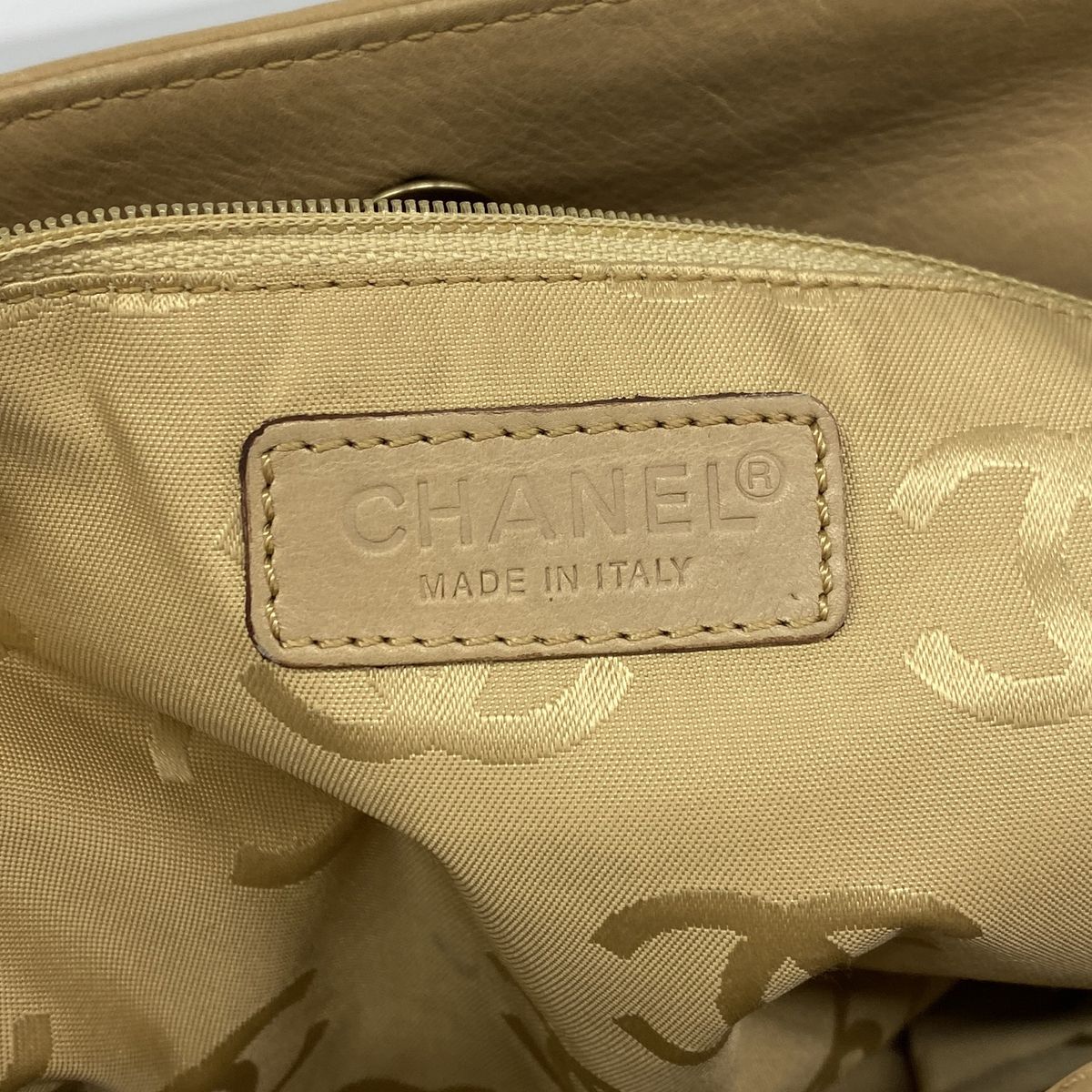 Chanel Tote Bag Leather Beige Gold — view 5