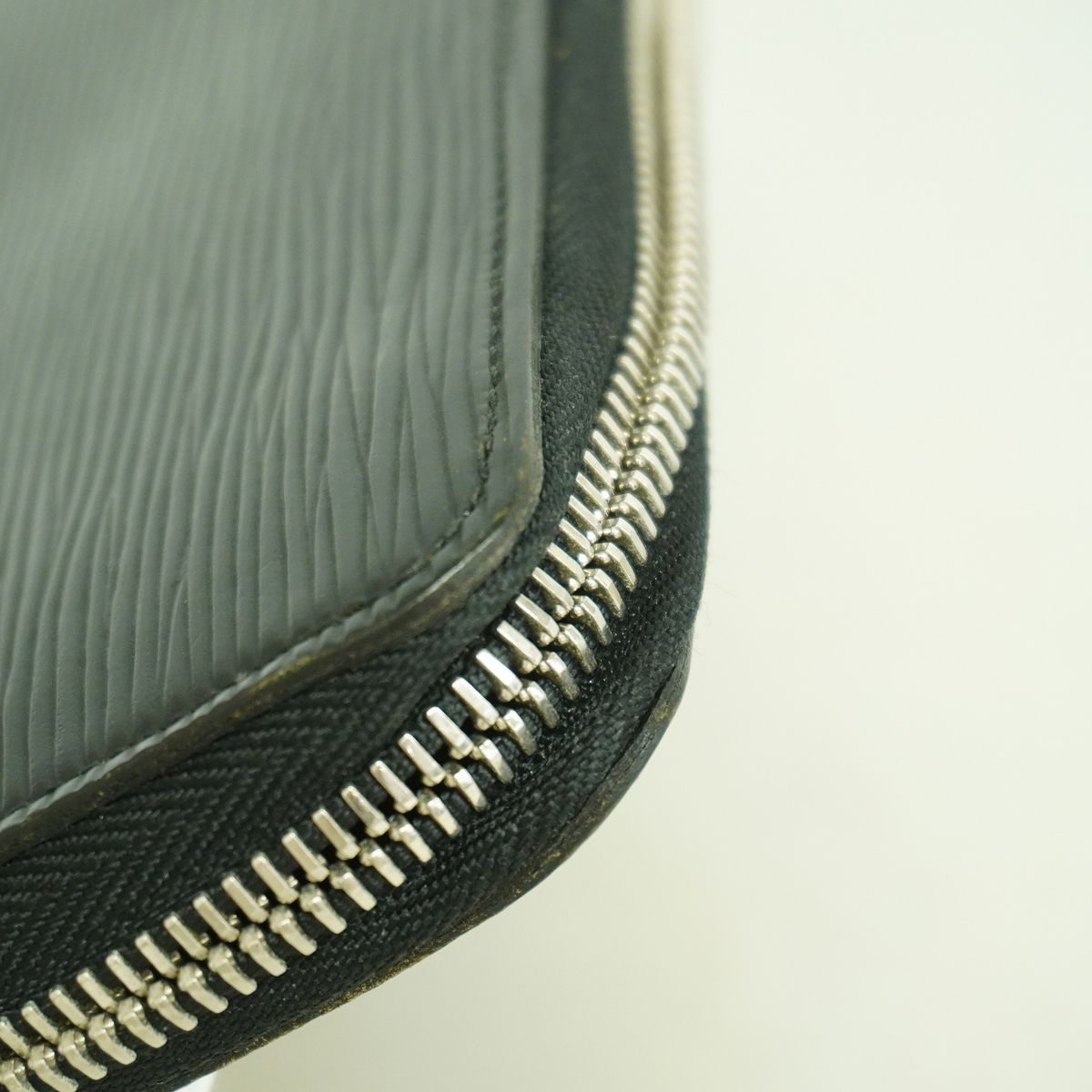 Louis Vuitton Wallet Epi Zippy Noir — view 5