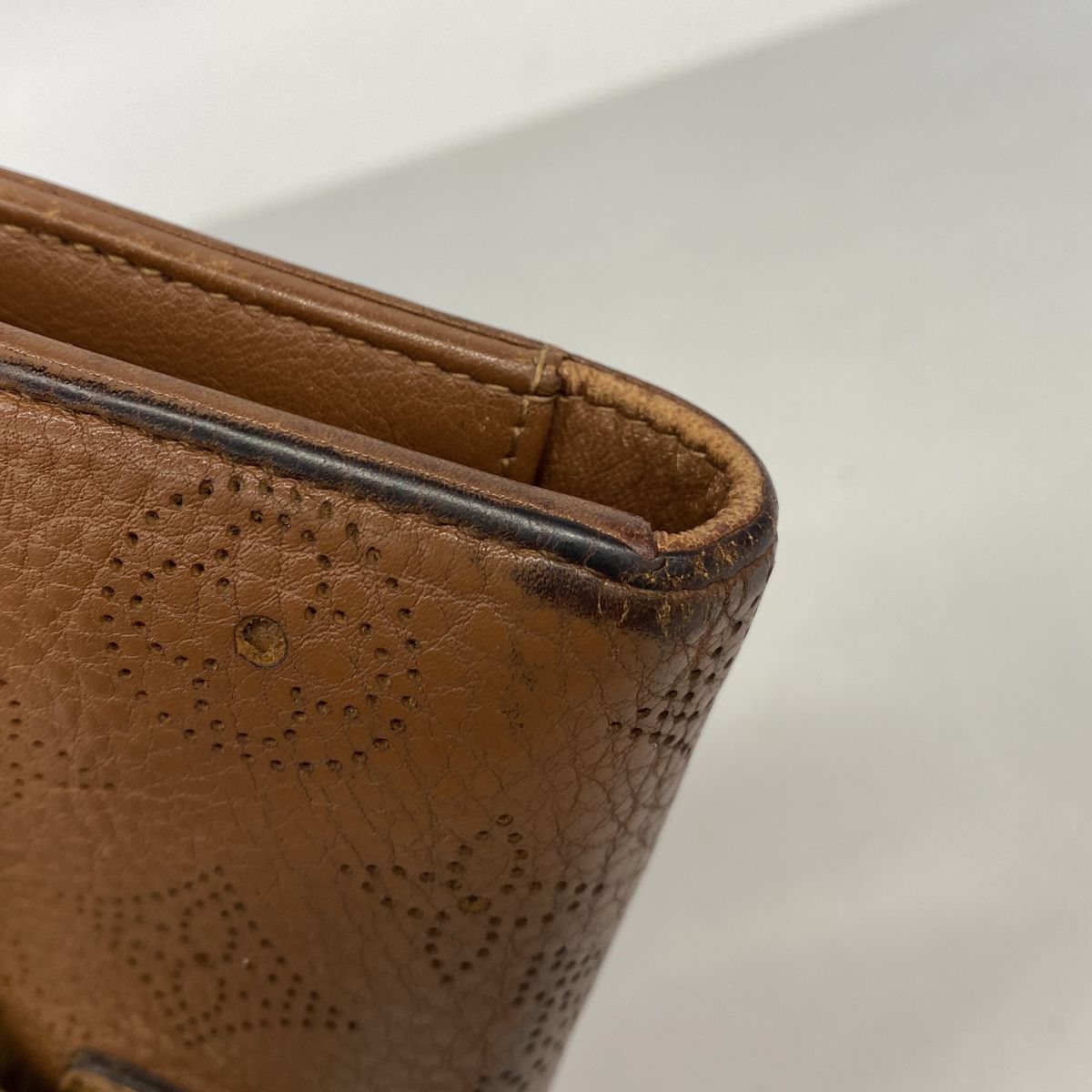 Louis Vuitton Trifold Wallet Mahina Portefeuille Amelia Cognac — view 6