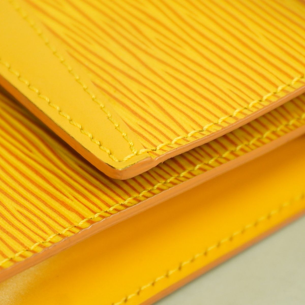 Louis Vuitton Shoulder Bag Epi Arche Jaune — view 7