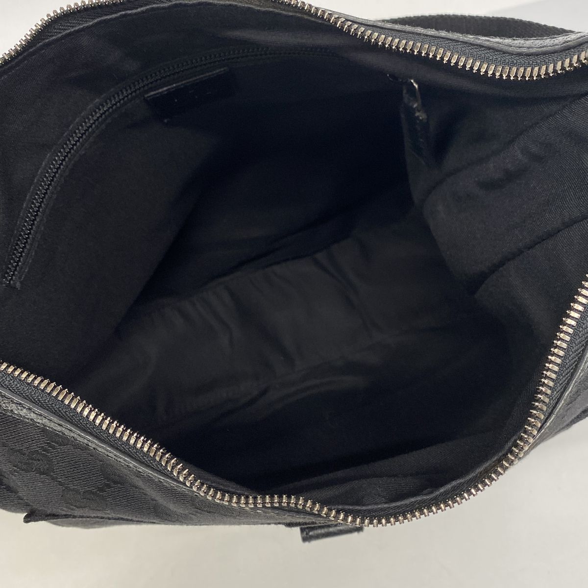 Gucci Shoulder Bag GG Canvas Black Silver — view 4