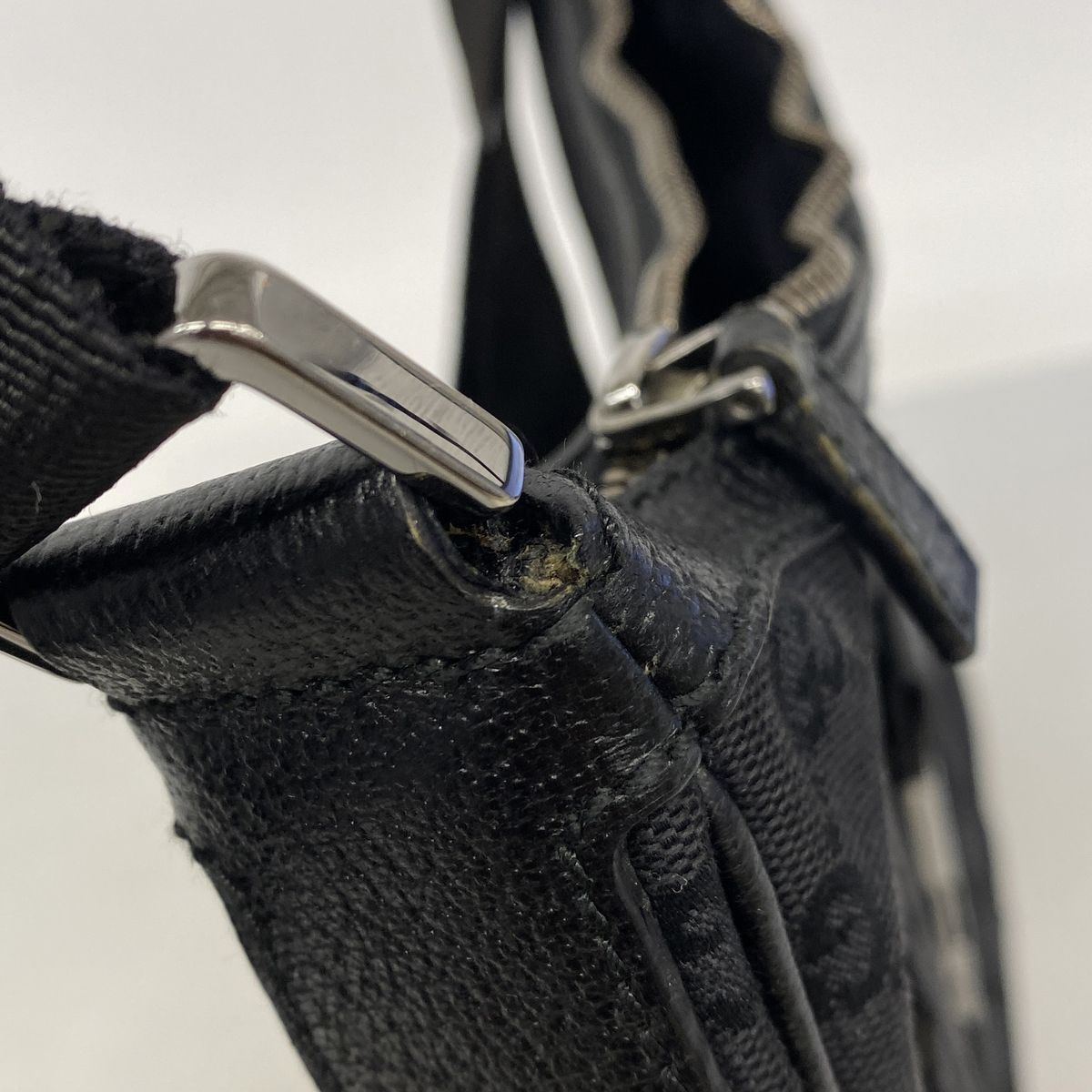 Gucci Shoulder Bag GG Canvas Black Silver — view 7