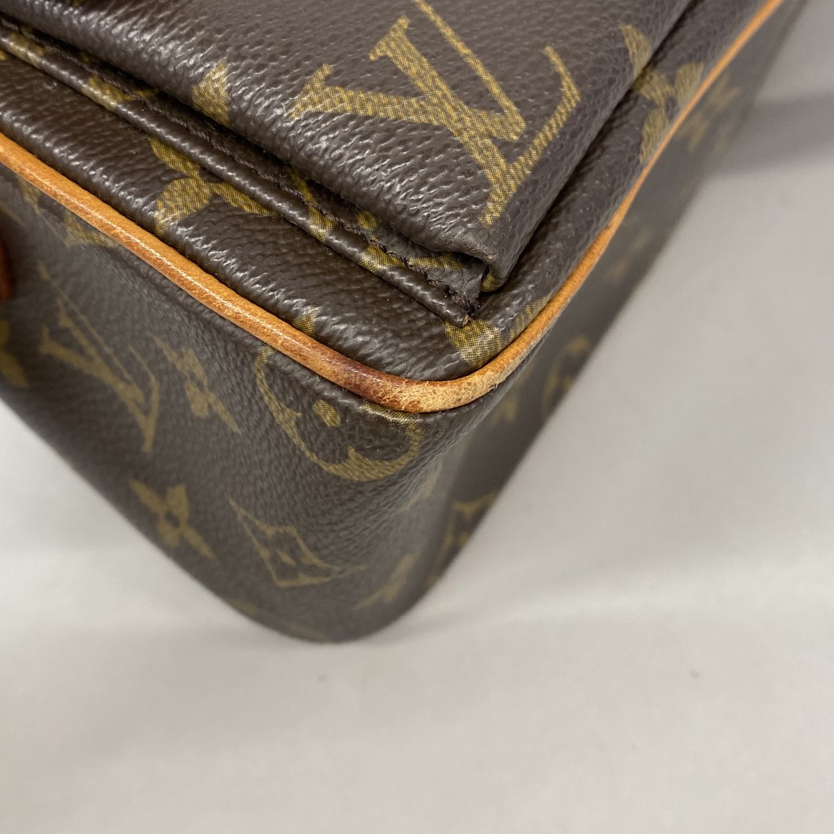 Louis Vuitton Shoulder Bag Monogram Viva-Cite MM Brown — view 7