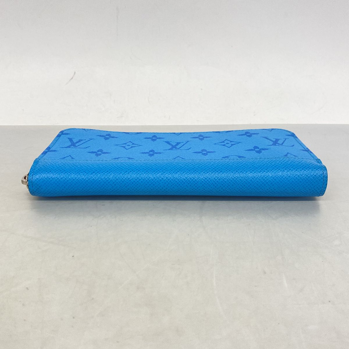 Louis Vuitton Wallet Taigarama Zippy Horizontal Tropical Blue — view 2