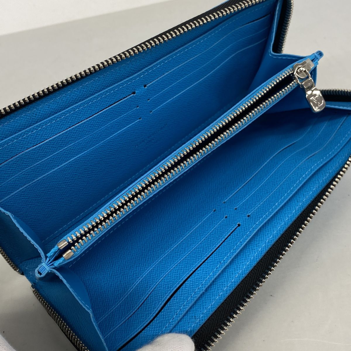 Louis Vuitton Wallet Taigarama Zippy Horizontal Tropical Blue — view 3