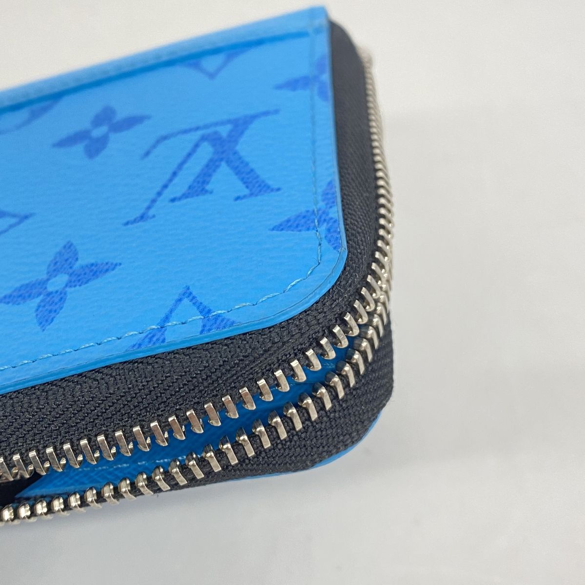 Louis Vuitton Wallet Taigarama Zippy Horizontal Tropical Blue — view 6