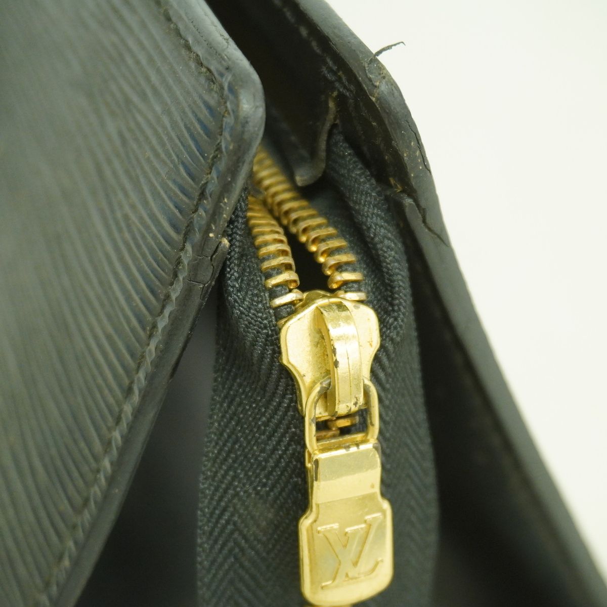 Louis Vuitton Handbag Epi Sac Triangle Noir — view 7