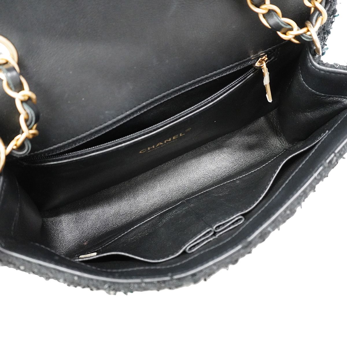Chanel Shoulder Bag CC Filigree Tweed Black Champagne Gold — view 4