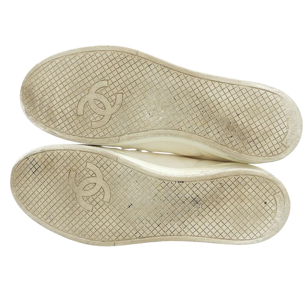 Chanel CC Logo Canvas Low-Top Sneakers White — view 2