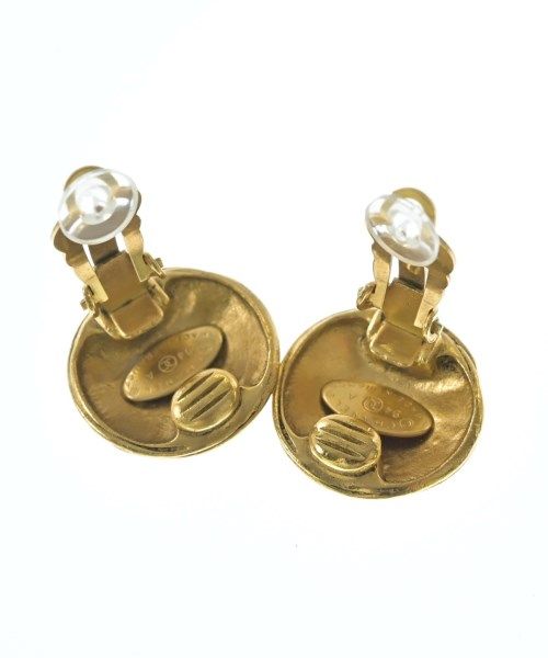 Chanel 94A CC Logo Earrings Gold — view 3
