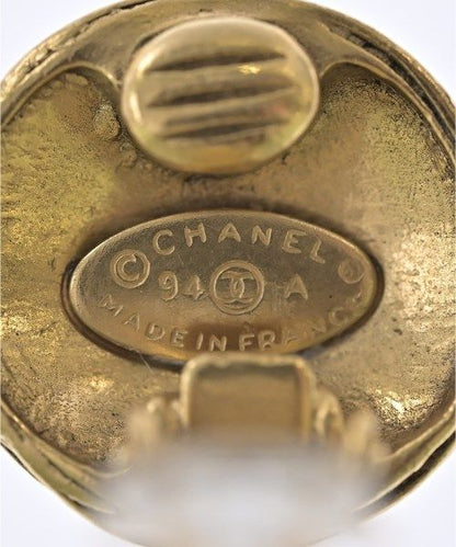 Chanel 94A CC Logo Earrings Gold — view 5