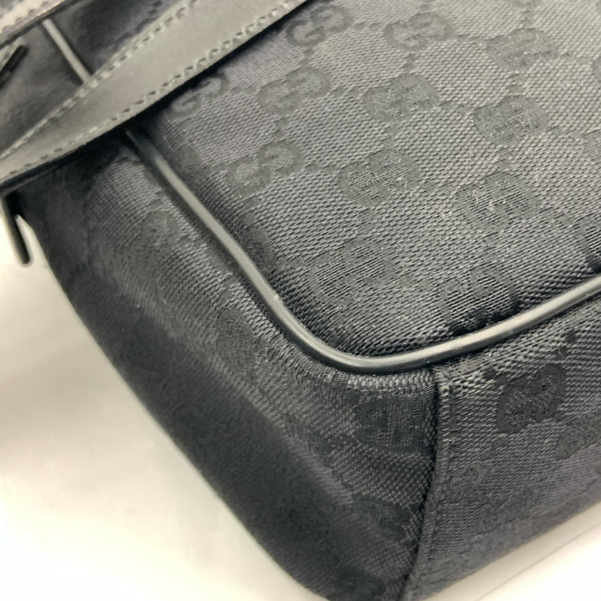 Gucci GG Canvas Shoulder Bag Black — view 7