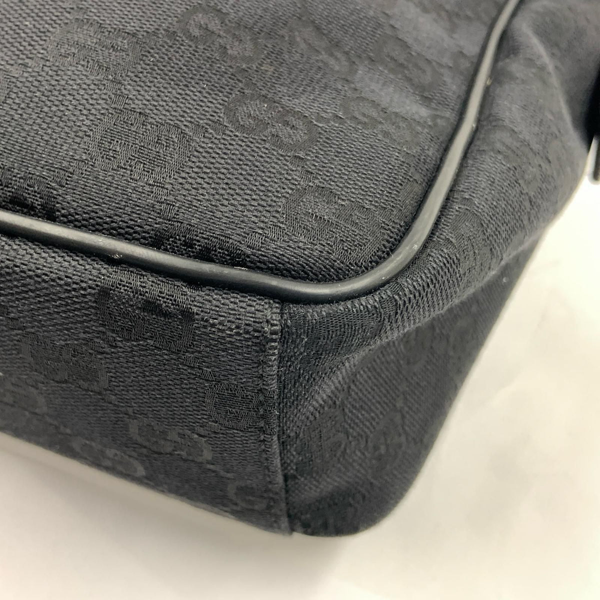 Gucci GG Canvas Shoulder Bag Black — view 6