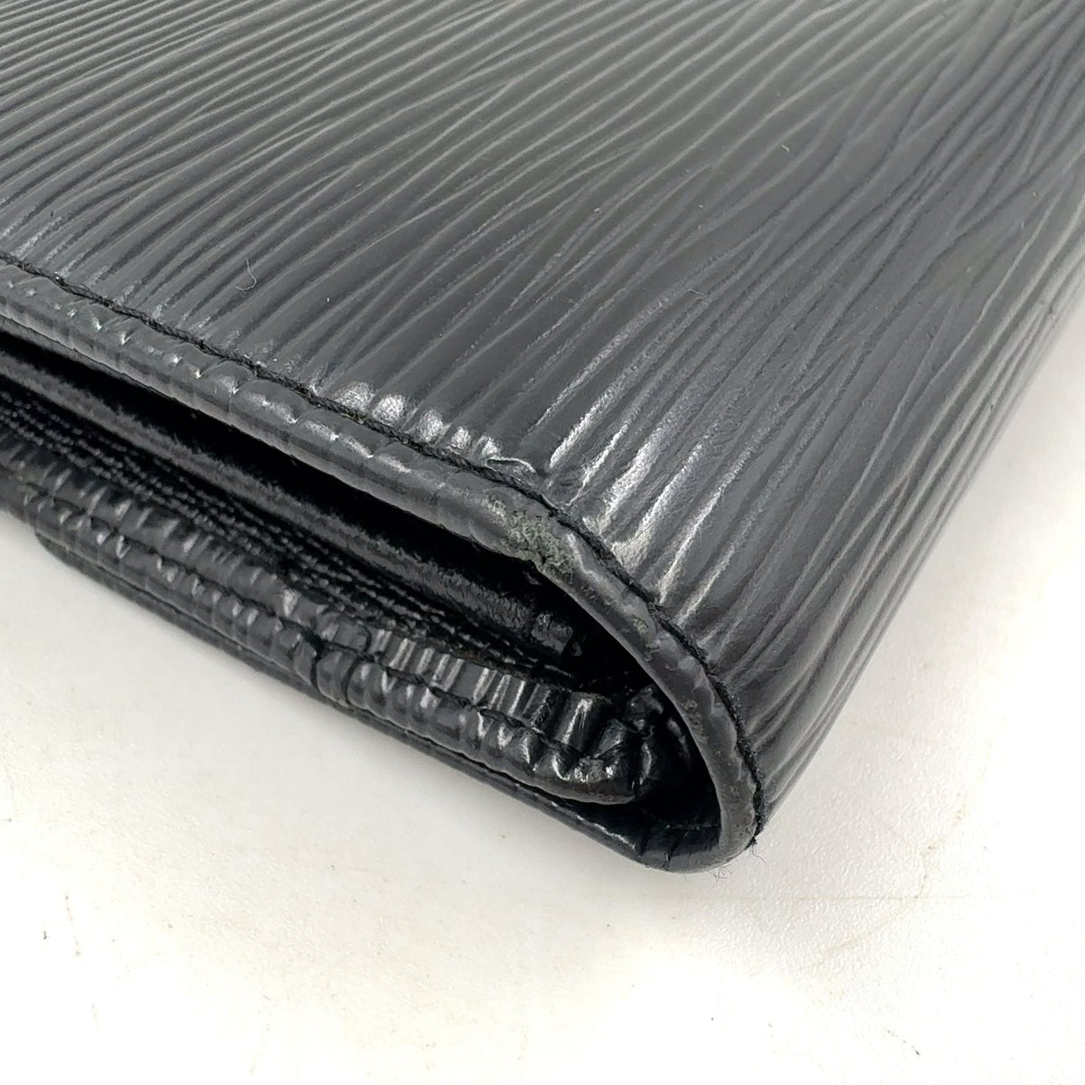 Louis Vuitton Pochette Porte Monnaie Credit Epi Noir Leather Black Bifold — view 5