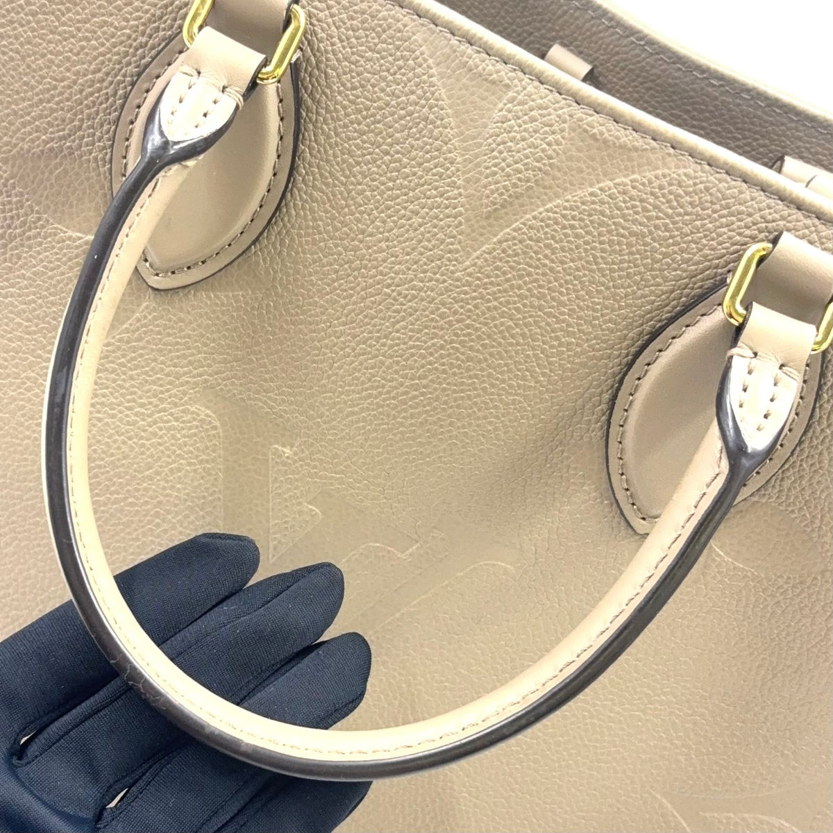 Louis Vuitton On The Go MM Compatible Gray Leather Beige Tote Bag Gold — view 7