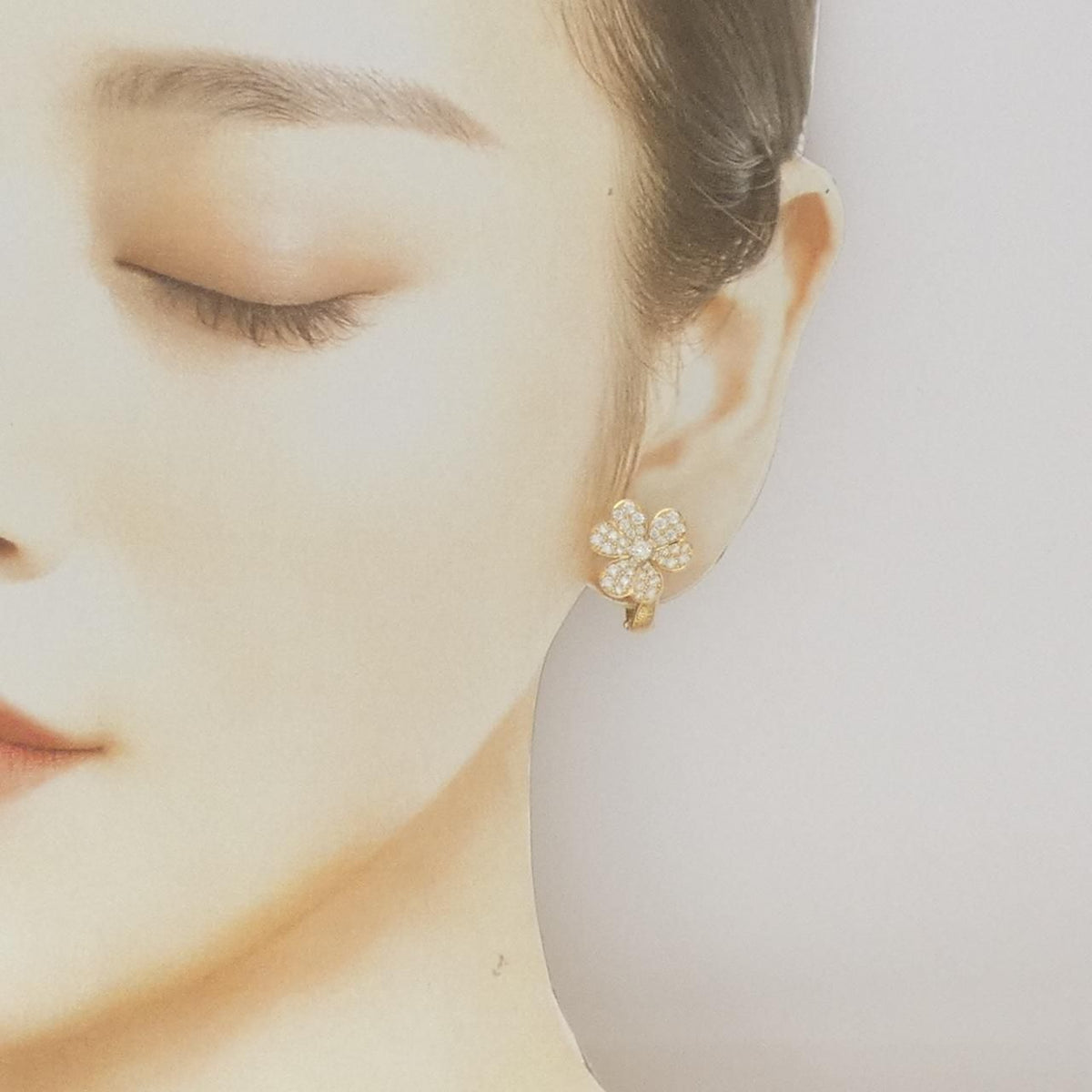 Van Cleef & Arpels Frivole Small Earrings — view 4