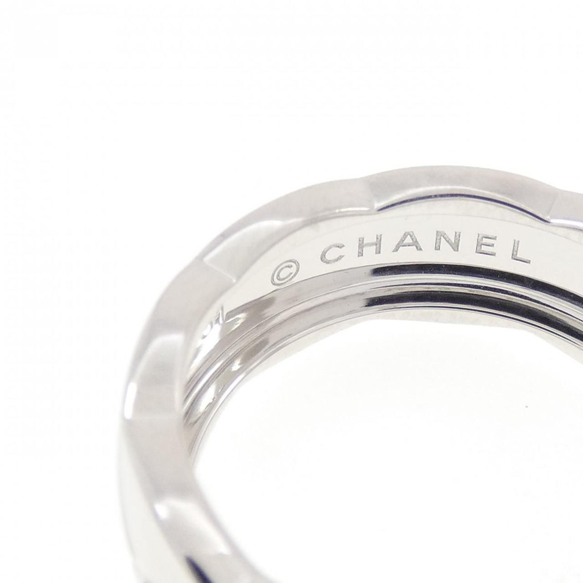 Chanel Coco Crush Medium Ring — view 3