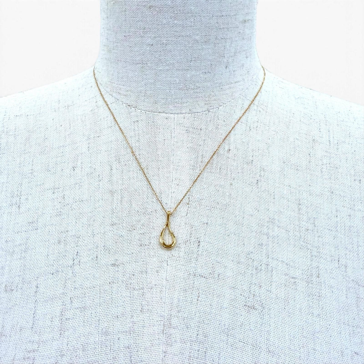 Tiffany & Co Open Teardrop Pendant Yellow Gold Necklace — view 3