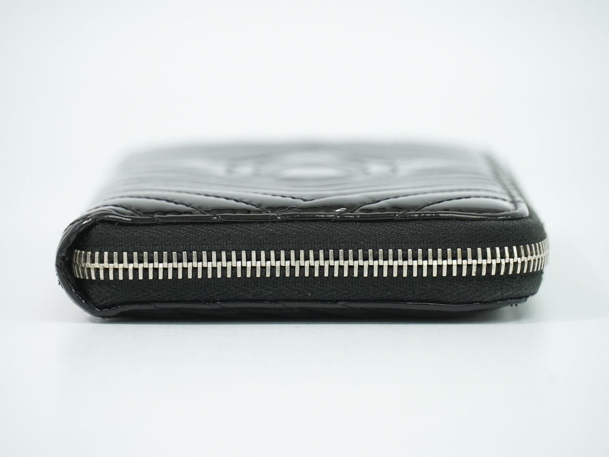 Chanel V-stitch Chevron CC Logo Round Zip Wallet Patent Leather Black — view 4